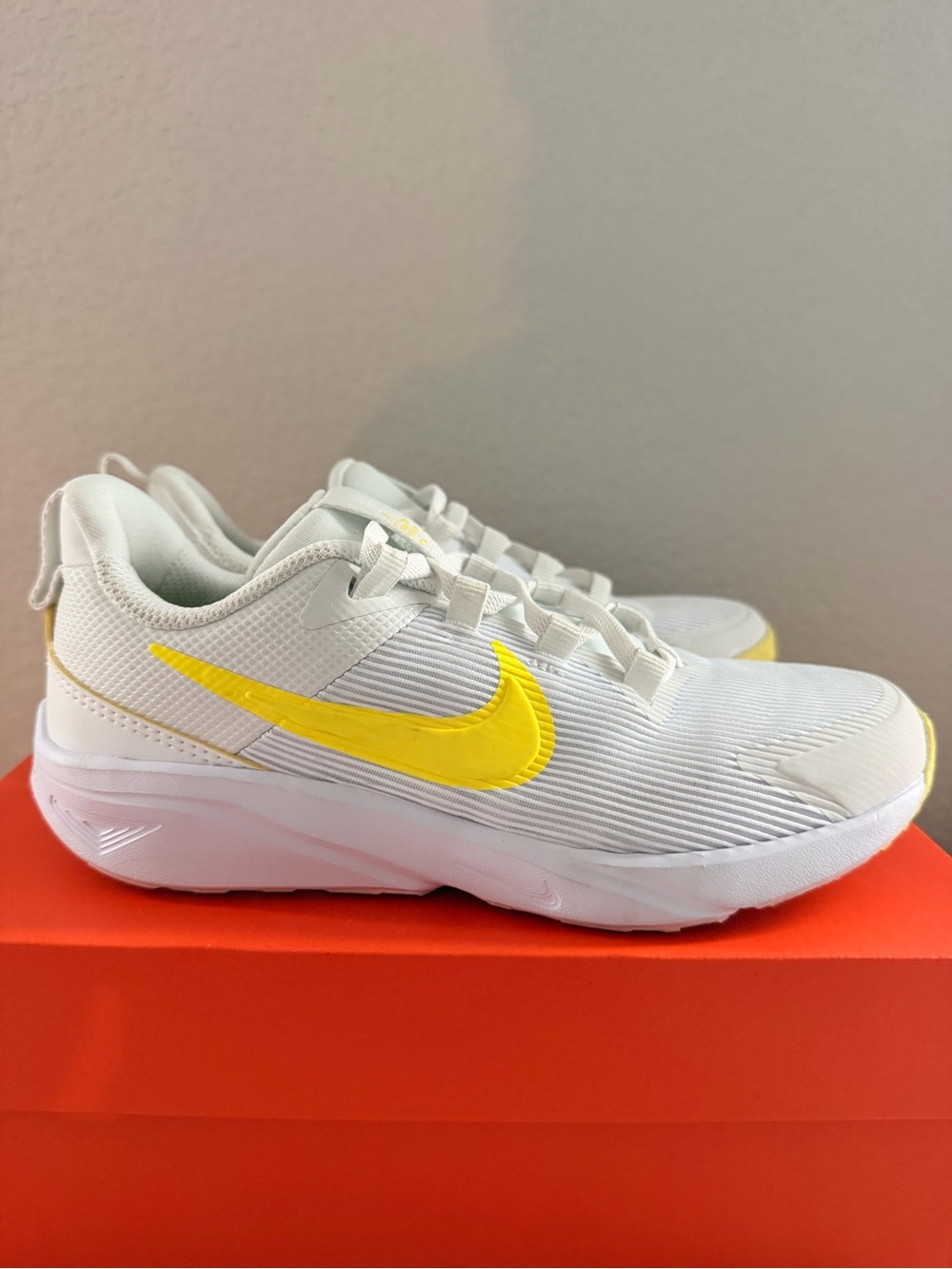 Nike Star Runner 4 Kids Shoes White Yellow Size 3Y Running Sneakers DX7614-101